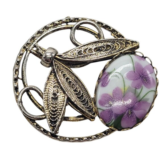 Jewelry - Vtg Violets Floral Brooch Pin Porcelain Flower Inset Gold Tone Filigree 2"
